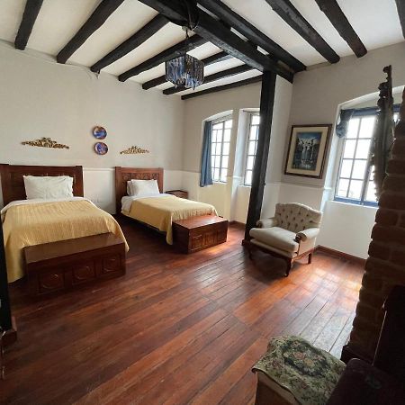 Hotel Cantuna กีโต ภายนอก รูปภาพ